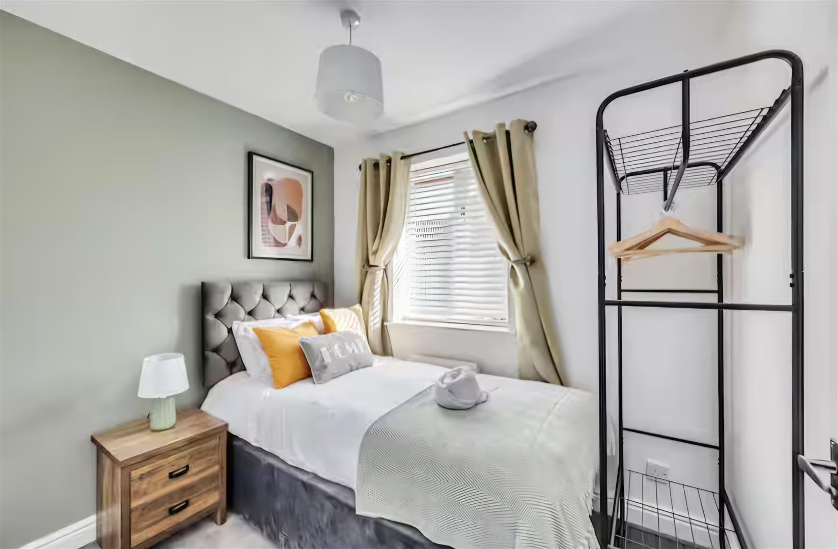 Bickleigh Crescent, Furzton, Milton Keynes